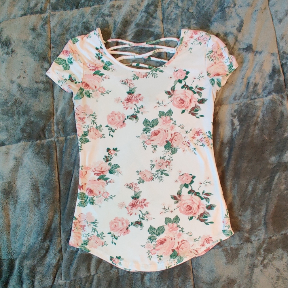 Derek Heart white floral tee M